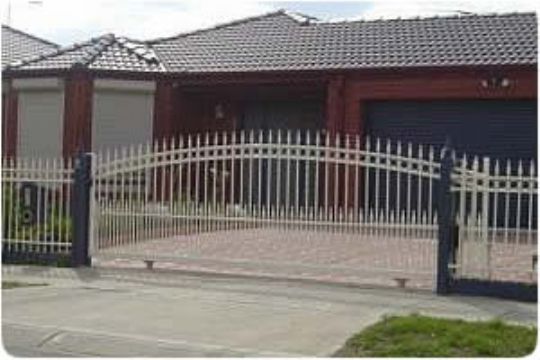 Traditional Steel Picket Fences